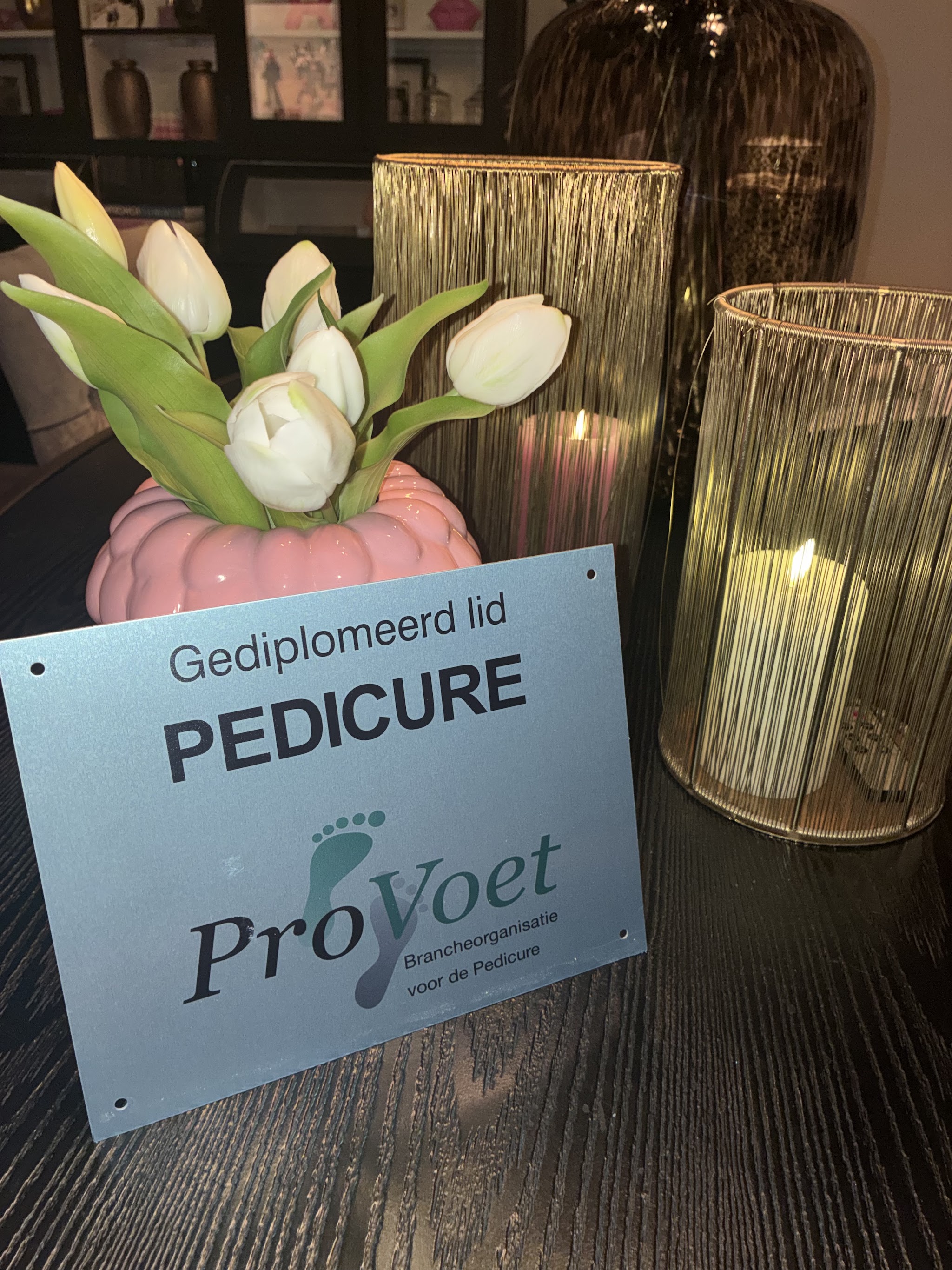 Het ProVoet bordje van de salon: gediplomeerd lid pedicure